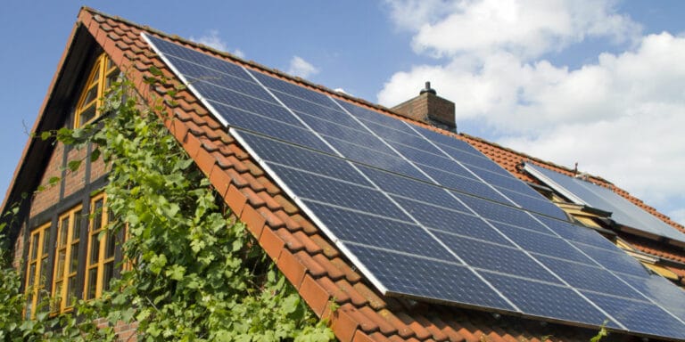 comment savoir panneaux solaires toit