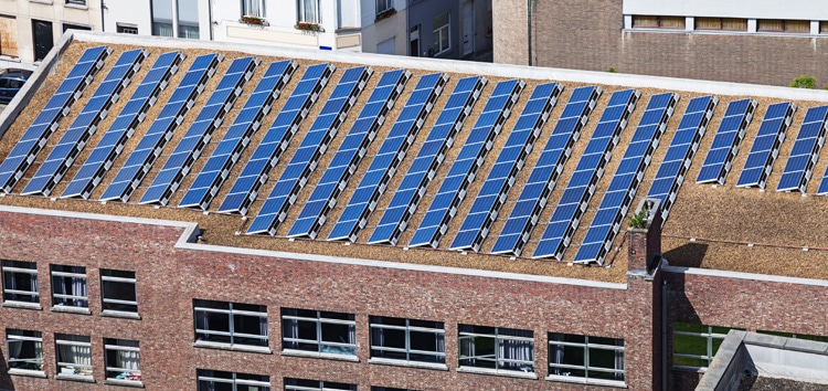 panneaux solaires toit plat